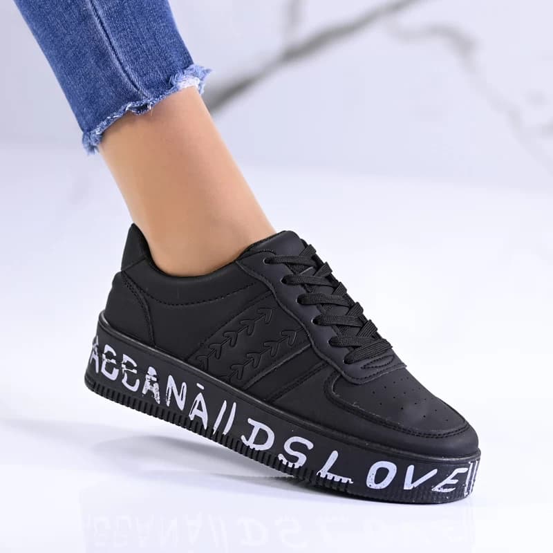 Сникърси W164192 Black